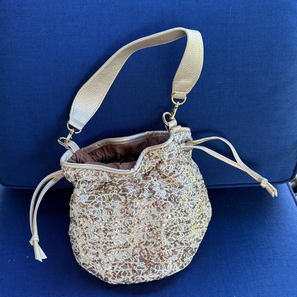 Chic Lace Shoulder Bag in Cream